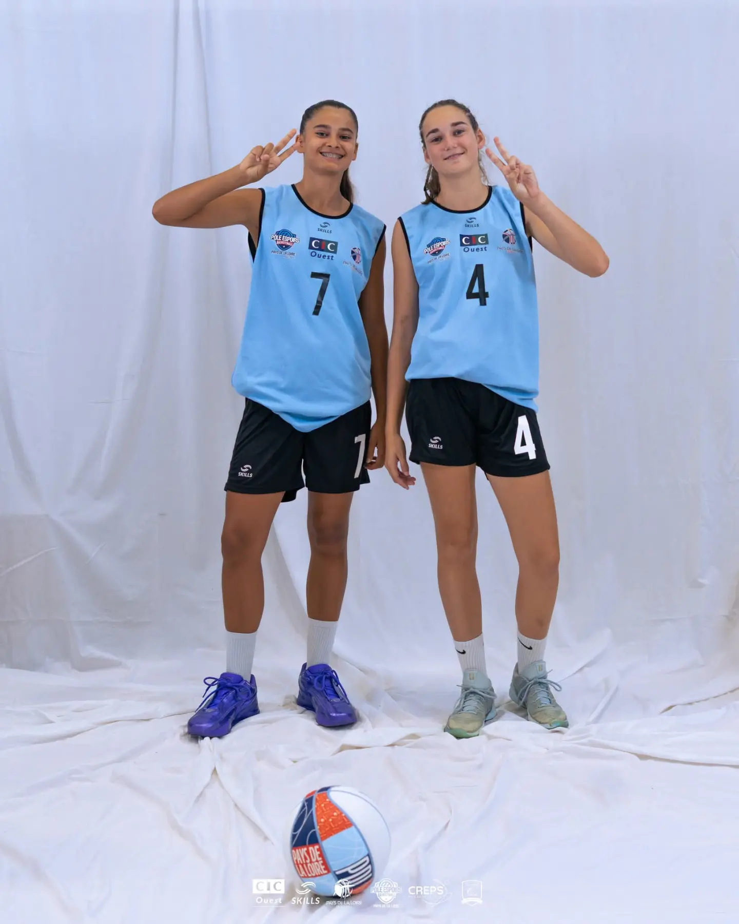 Lia (n°7) et Anouk (n°4), joueuses du NEC au Pôle Espoir Pays de la Loire